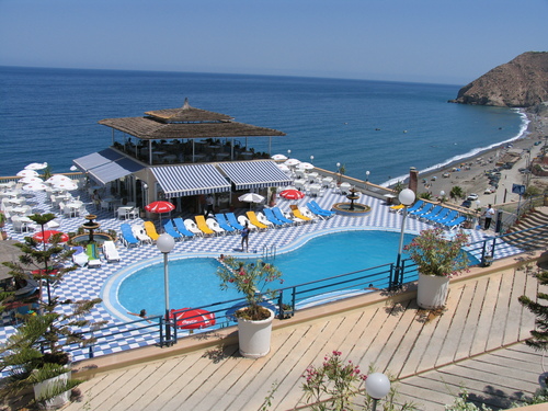 الفنادق المصنفة بمنطقة الحسيمة و غياب ثقافة الماركتينغ  مشاريع عملاقة تسير بتقنيات عتيقة