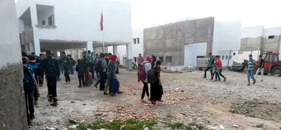 ‫الشغيلة التعليمية بإعدادية ونانة بوزان تحتج‬