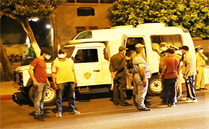 عدم الالتزام بالكمامات يدفع السلطات العمومية بشن حملات توقيق واسعة