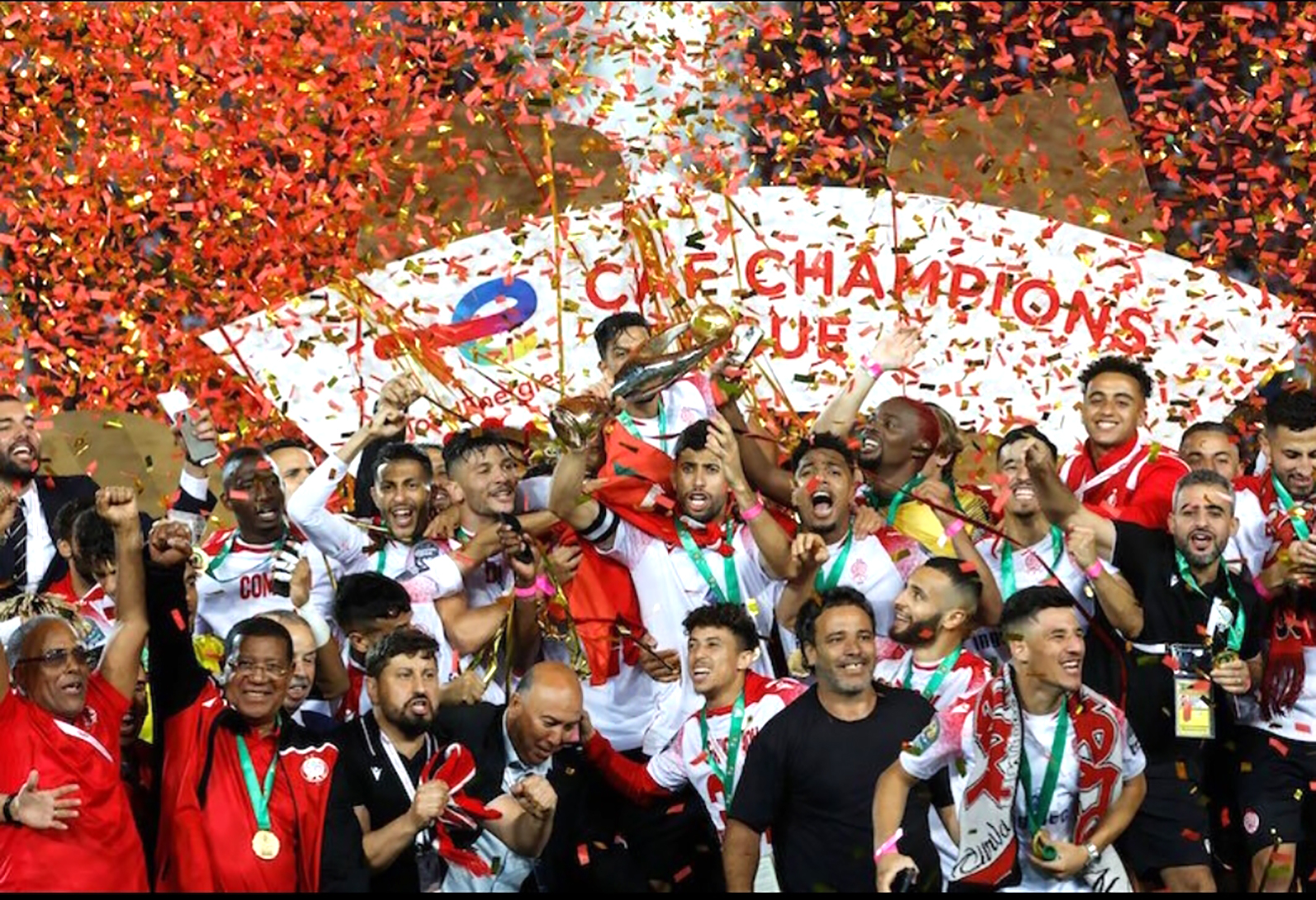 سحر كرة القدم..  رياضة تجمع بين تحقيق المتعة و الصعود الاجتماعي والتنمية