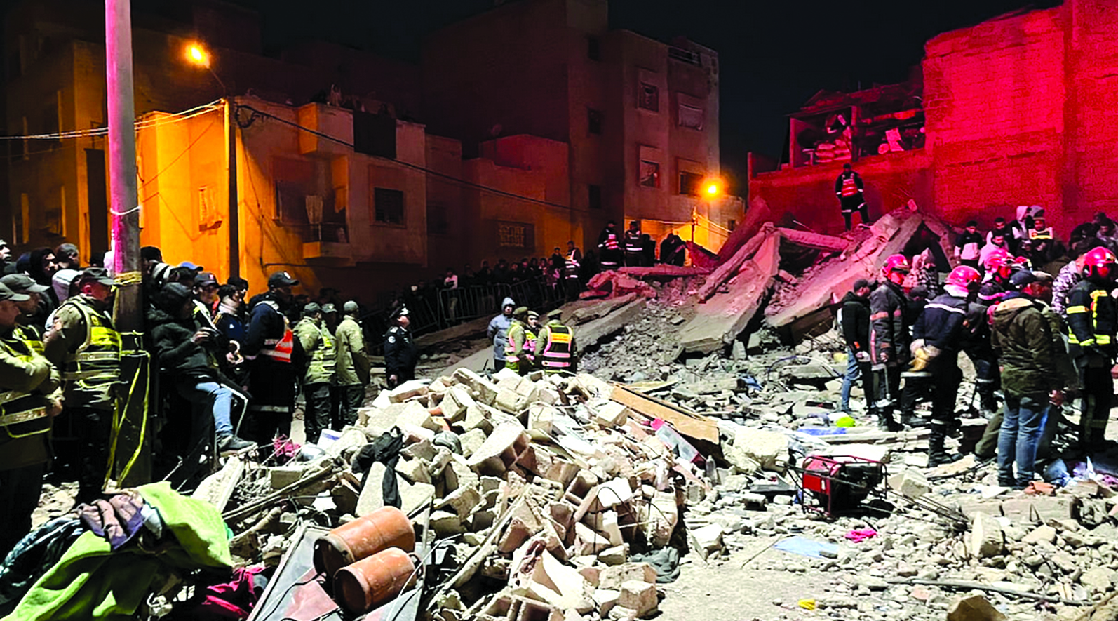 فاجعة انهيار عمارتين بفاس إيذان بتنصل أفراد وجهات من تحمل مسؤولياتهم..