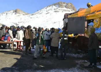 مواد غذائية وأغطية.. حملة تضامن لمواجهة البرد القارس