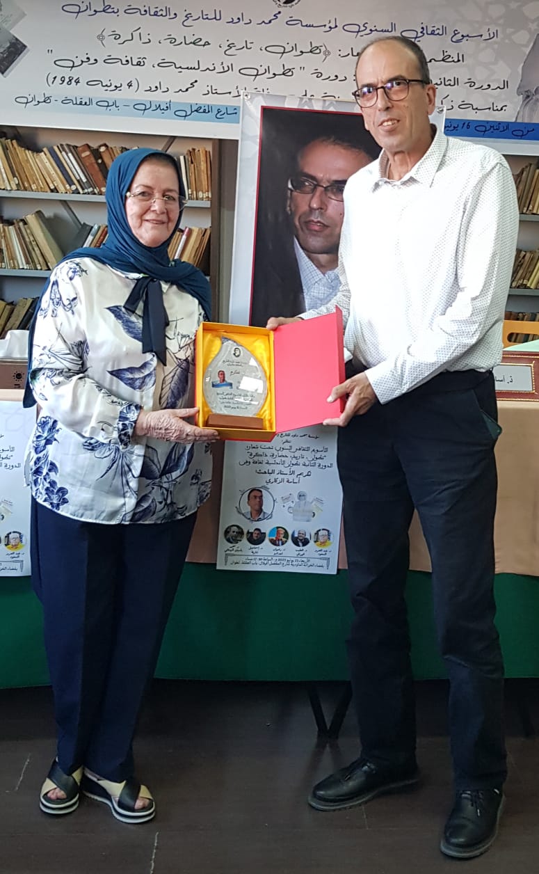 لماذا نكرم الأستاذ أسامة الزكاري؟